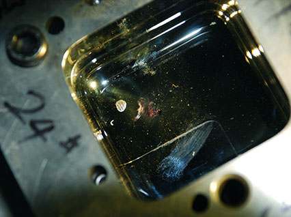 <a href='http://m.lcjhjsgg.com/product/3.htm' class='text_a'>模具激光焊機</a>修復鏡面模具效果